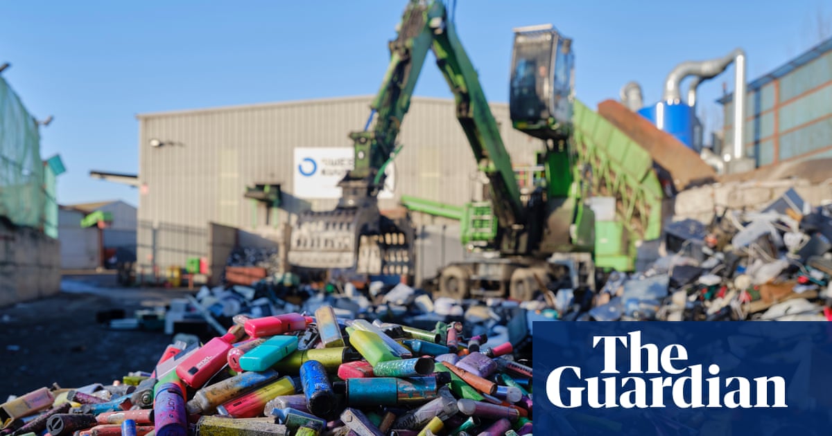 Vape sellers to pay disposal costs under plans to end UK’s ‘throwaway culture’ | Recycling Vape sellers to pay disposal costs under plans to end UK’s ‘throwaway culture’ | Recycling
