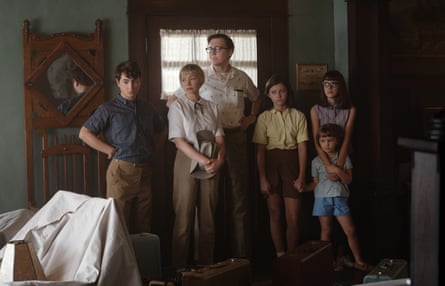 Gabriel LaBelle), Michelle Williams), Paul Dano, Keeley Karsten, Julia Butters et Sophia Kopera dans le rôle des Fabelman.