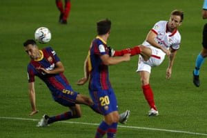 Ivan Rakitic in action for Sevilla against his former club. He left Barcelona for €1.5m with a potential €6m in variables.