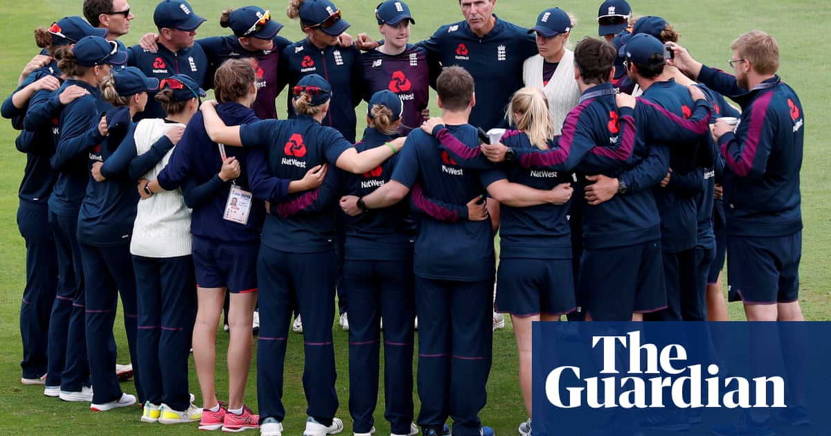 Mark Robinson steps down as coach of England Women after Ashes rout