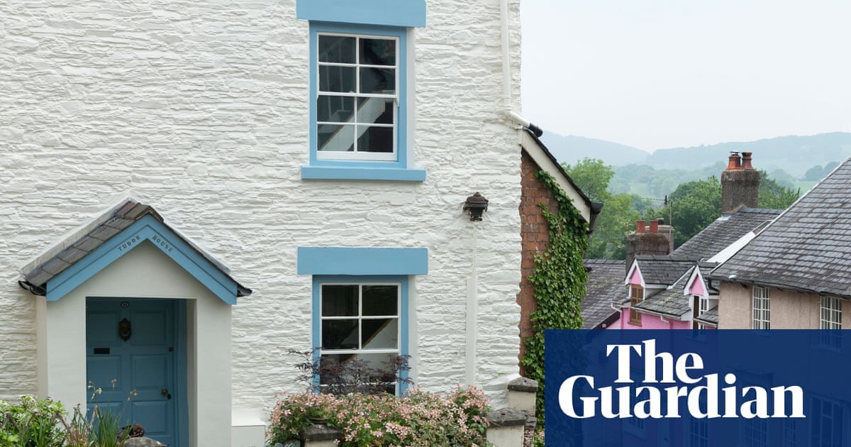 UK house prices fall in March amid uncertain impact of Middle East conflict