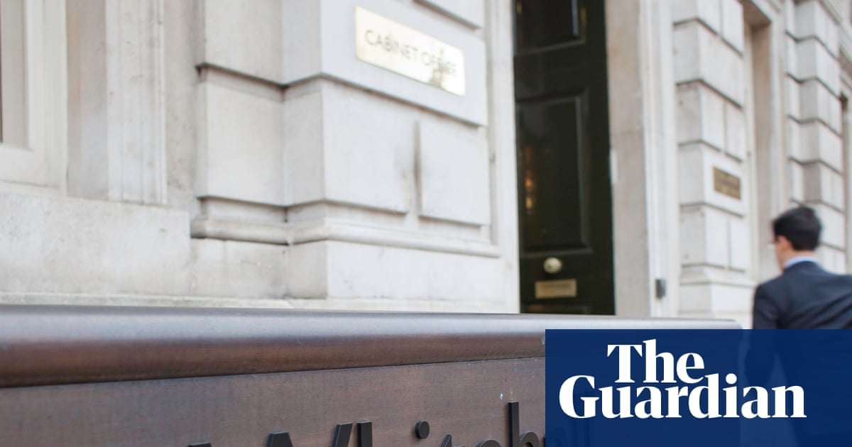 Retired UK civil servant ordered to pay back 25,000 after pension scheme error