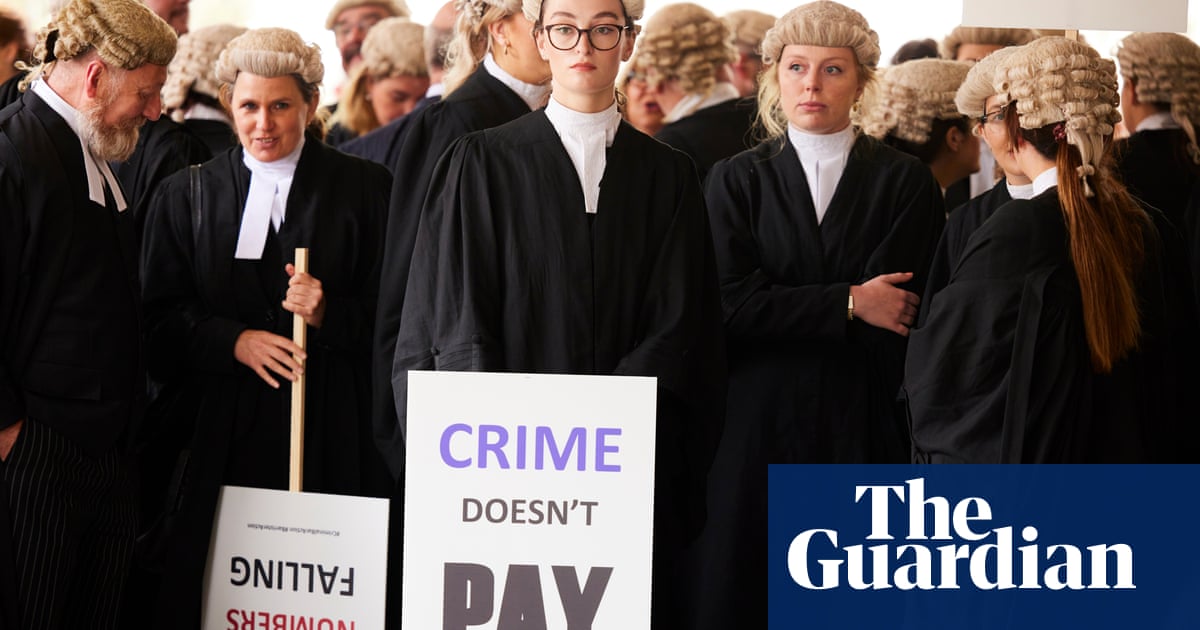 Criminal barristers begin strike in row over legal aid fees