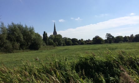 Present-day picture of Salisbury Cathedral taken from roughly the same perspective as Constable’s work.