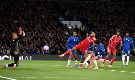 Cody Gakpo equalises for Liverpool from close range