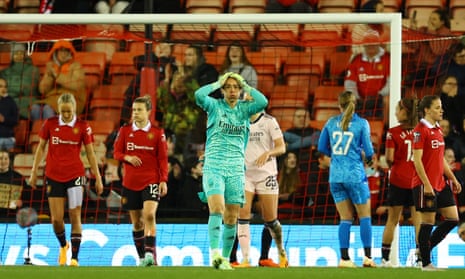 Arsenal's Manuela Zinsberger reacts after narrowly missing the target with a volley.