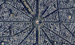 An overview of Paris, centring on the Étoile area that Haussmann redesigned.