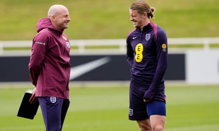Lee Carsley and Conor Gallagher chat at an England training session