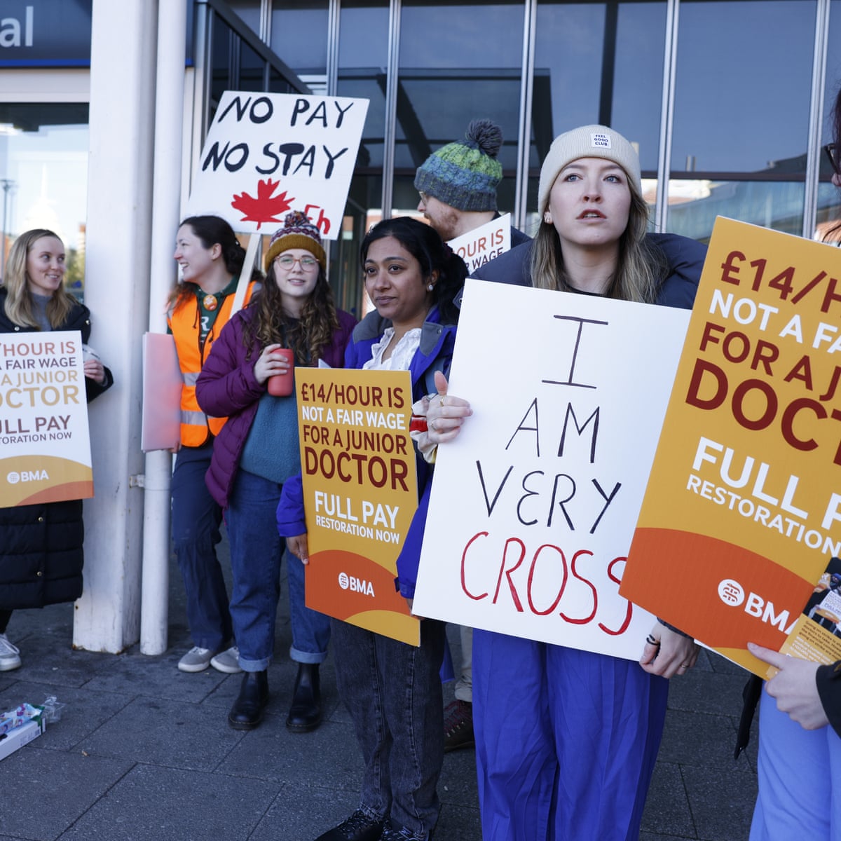 Junior doctors' strike: No 10 says there will be no talks with BMA unless  doctors abandon pay demands – as it happened, NHS
