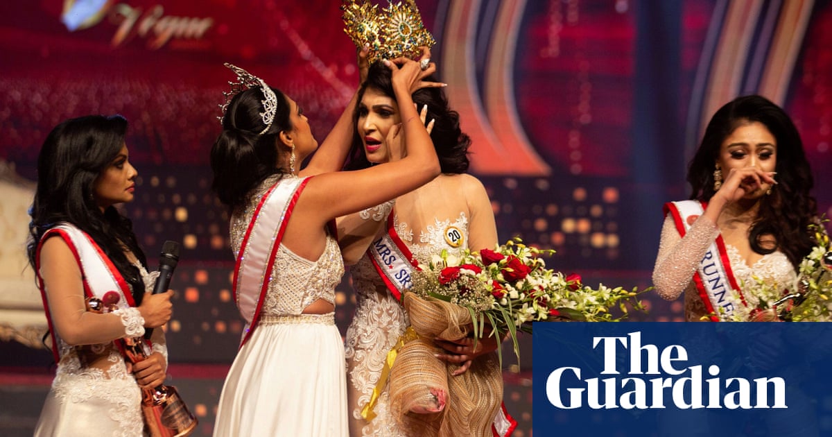 'Mrs World' grabs crown from head of 'Mrs Sri Lanka' on stage â€“ video - The Guardian