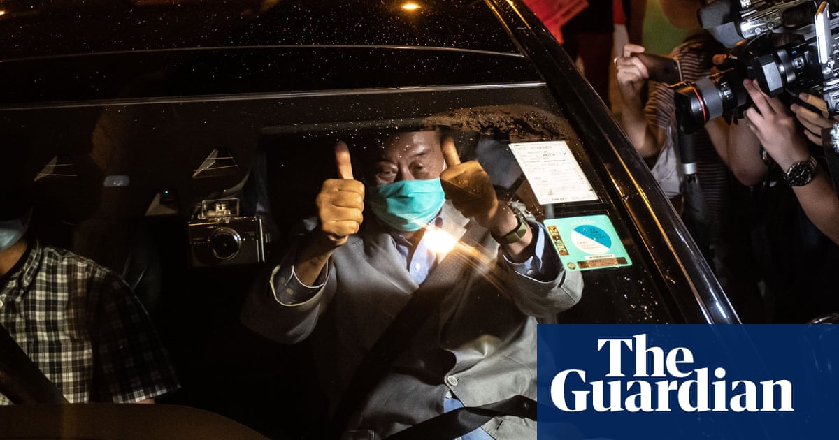 Heros welcome for Hong Kong media tycoon Jimmy Lai after release on bail