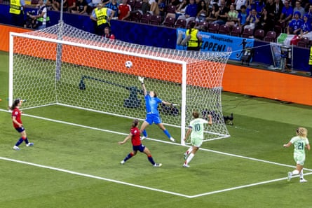 Cristiana Girelli buries her last-minute header past Norway's goalkeeper Cecilie Fiskerstrand