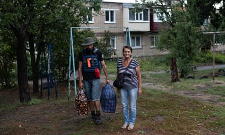 Volunteer Oleksander Gamanyuk evacuating Antonina Sanina from Kupiansk on 21 August.
