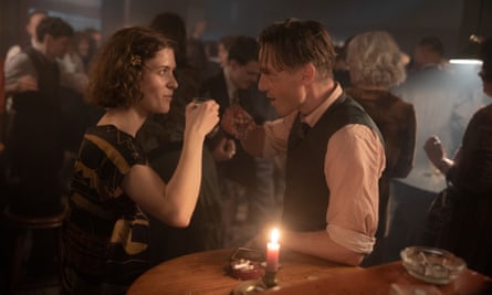 Liv Lisa Fries as Lotte and Volker Bruch as Gereon in Babylon Berlin.