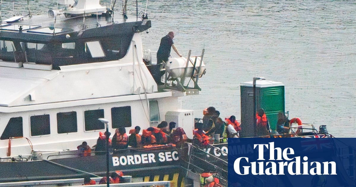 UK-France migrant returns scheme expected to end as talks stall