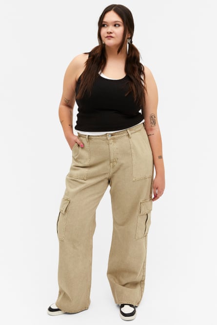 Celana Kargo Krem. £40,00. monki.com