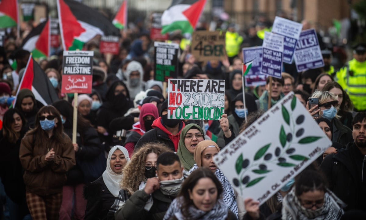 Met police to give pro-Palestine protesters leaflets about potential  offences | Metropolitan police | The Guardian