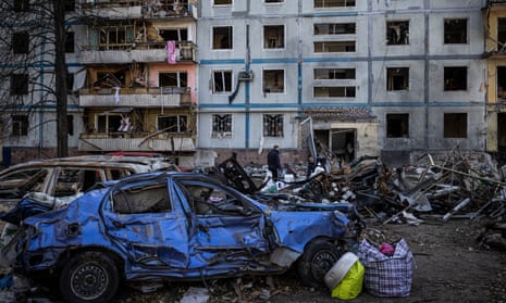 A wrecked car and people’s baggage outside apartment buildings in Osypenkivsʹkyy Zhytlomasyv region in Zaporizhzhia