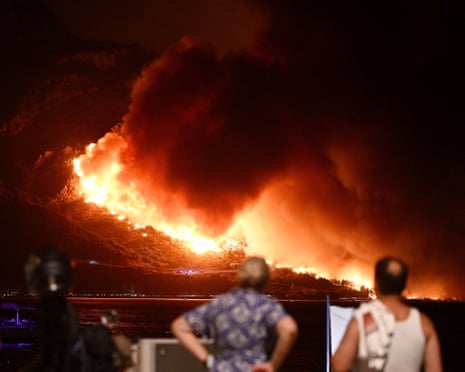 A large fire broke out last night in Lokva Rogoznica and spread to the area above Omiš, Split.