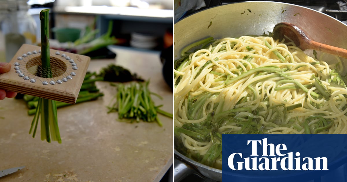 Rachel Roddy’s recipe for spaghetti with asparagus, butter and lemon