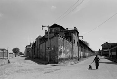 The nearly empty intersection of Via Nervesa and Via Longanesi in 1979