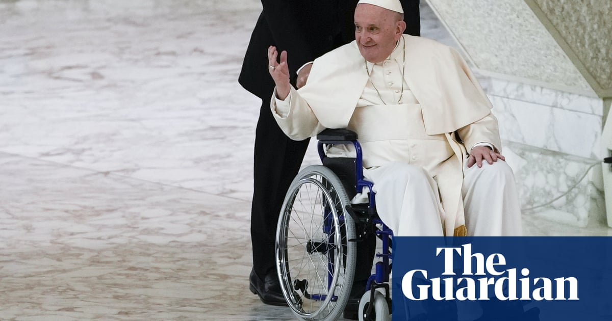 Knee problem forces Pope Francis to cancel Africa trip