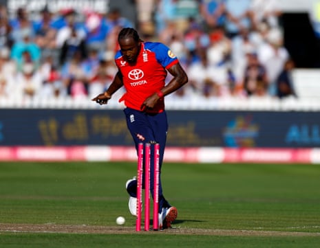 Jofra Archer pokes home from close range!