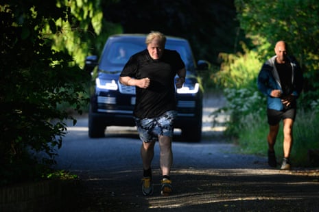 Boris Johnson saliendo a correr esta mañana en Brightwell-cum-Sotwell, Oxfordshire, donde recientemente compró una casa.