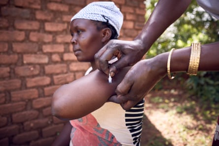 Dausi Mukwana receives a Sayana Press injection