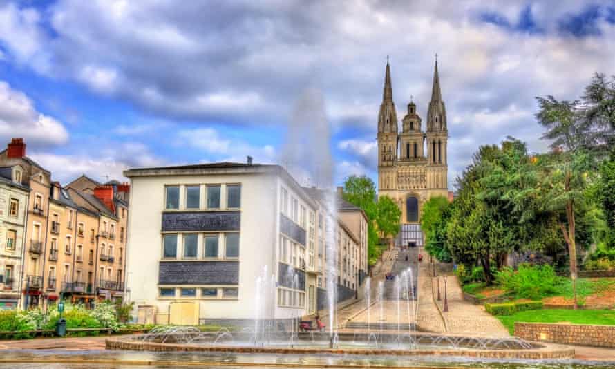 Children can play in the fountains at Saint Maurice Cathedral.