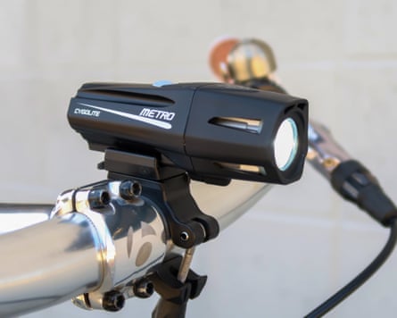 A Cygolite Metro Plus 800 mounted on a bicycle