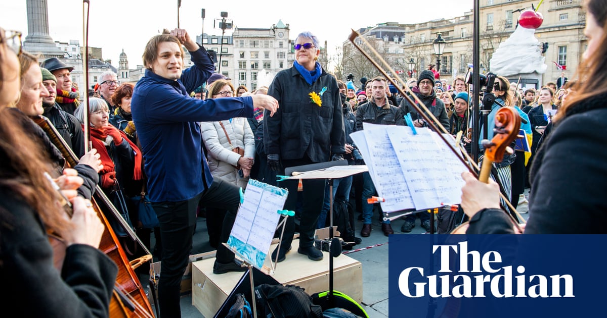 Flashmob orchestra in Trafalgar Square plays in solidarity with Ukraine