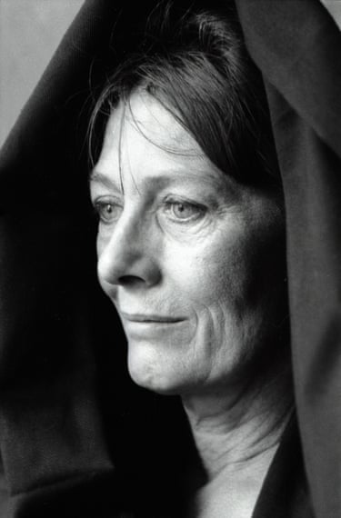 Vanessa Redgrave, London, 2008 (Portraits 1980s–Present)Whether the sitter is internationally recognised or personally known to her, Edelstein approaches each portrait with the same attentiveness and curiosity. Her route into portrait photography emerged alongside her work as a photojournalist.