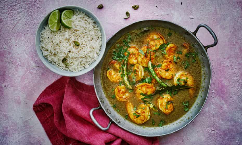 King prawns in coconut curry sauce.