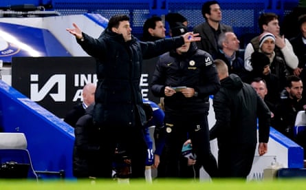 Mauricio Pochettino gesticulates wildly on the sidelines
