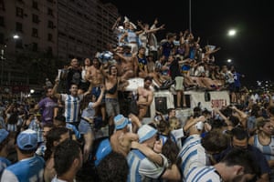 A couple kiss as fans celebrate Argentina’s victory over France in the World Cup final in Buenos Aires