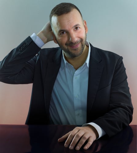 Green party leader Zack Polanski, one hand behind his head, Jan 2026