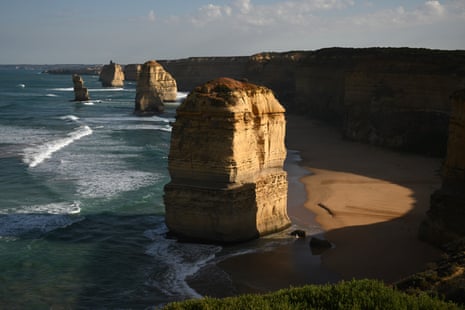 Tthe Twelve Apostles along the Great Ocean Road