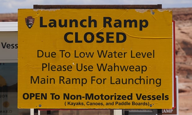 Launch Ramp Closed sign at the Antelope Point launch ramp on Lake Powell