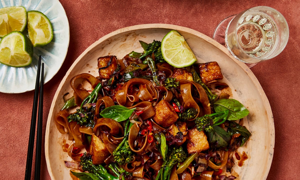Meera Sodha S New Year Recipe For Vegan Drunken Noodles With Radicchio Broccoli And Tofu Vegan Food And Drink The Guardian Meera Sodha S New Year Recipe For Vegan Drunken Noodles With Radicchio Broccoli And Tofu Vegan Food And Drink The Guardian