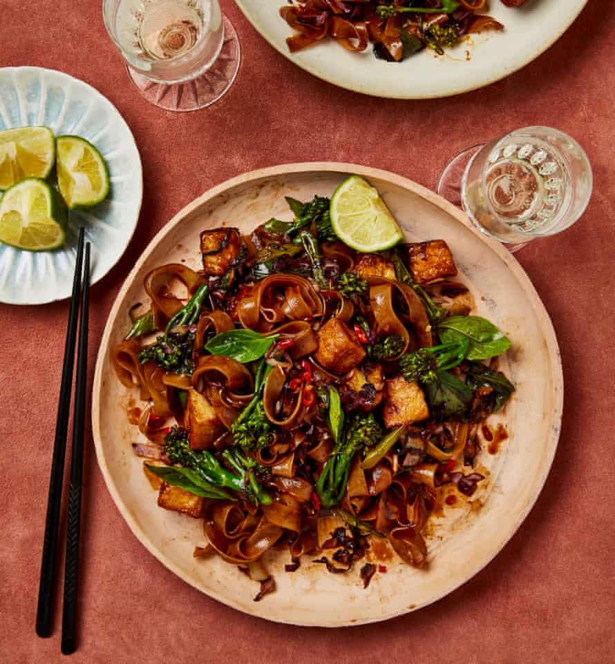 Meera Sodha S New Year Recipe For Vegan Drunken Noodles With Radicchio Broccoli And Tofu Vegan Food And Drink The Guardian Meera Sodha S New Year Recipe For Vegan Drunken Noodles With Radicchio Broccoli And Tofu Vegan Food And Drink The Guardian