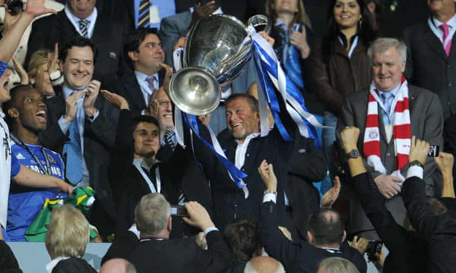 Roman Abramovich joins the celebrations after Chelsea’s Champions League triumph in 2012
