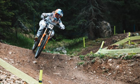Rachel Atherton bombs down the course at Lenzerheide on the way to victory