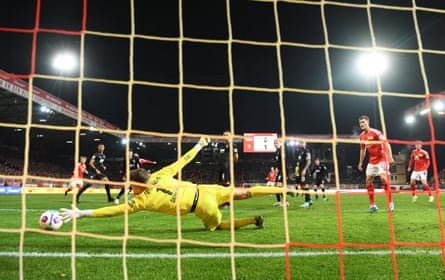 الاتحاد يودع أورس فيشر، لاعب كرة القدم الذي خلق الأحلام | الدوري الألماني الاتحاد يودع أورس فيشر، لاعب كرة القدم الذي خلق الأحلام | الدوري الألماني