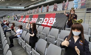 South Korean football club FC Seoul has apologised after using sex dolls to fill up its empty stands during a game at the weekend