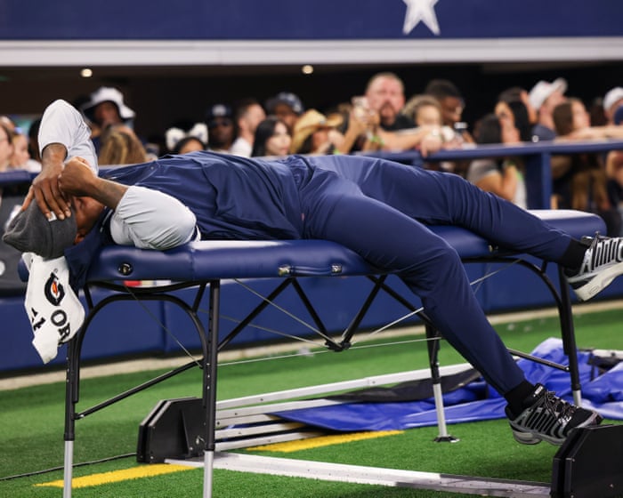 Cowboys to talk to Micah Parsons after defensive star’s apparent in-game protest