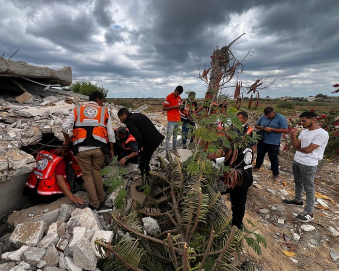 ‘My heart is broken’: Palestinians begin searching the Gaza rubble for their dead