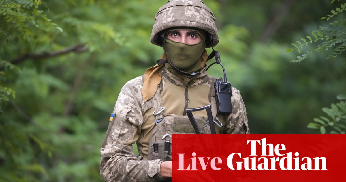 Rusland-Oekraïne oorlog: EU to give fast-tracked opinion on Kyiv bid; Russia low on troops and missiles, UK defence chief says – live