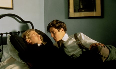 James Wilby and Hugh Grant as Maurice Hall and Clive Durham in Maurice.