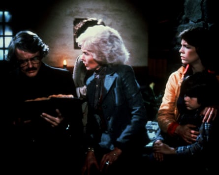 Hal Holbrock, Janet Leigh, Jamie Lee Curtis and Ty Mitchell in The Fog.